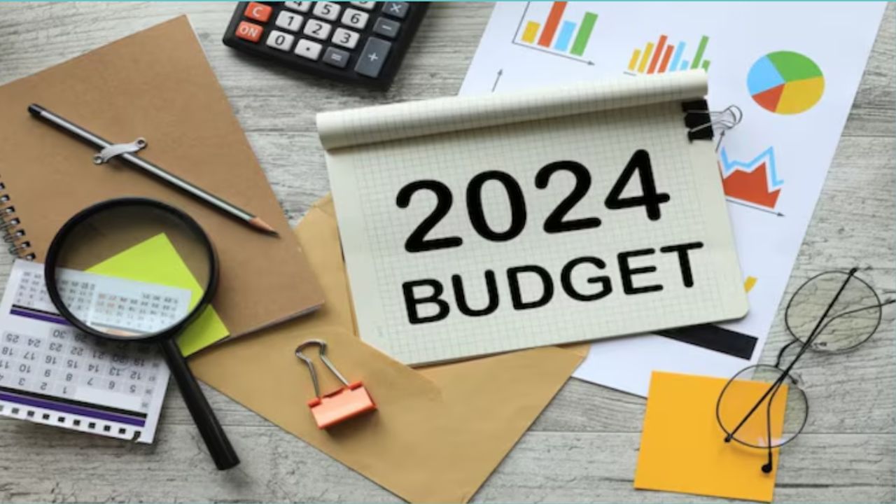 બજેટ 2024(Budget 2024)  નાણાપ્રધાન નિર્મલ સીતારમણ દ્વારા ફેબ્રુઆરી 2024 ના જાહેર કરાયેલ વચગાળાના બજેટમાં રોકાણકારોને ઉત્સાહ ન મળતાં બજારો સપાટ બંધ રહ્યા હતા. નિફ્ટી 50 28.25 પોઈન્ટ્સ અથવા -0.13% ઘટીને 21,697.45 પર બંધ થયો જ્યારે સેન્સેક્સ 106.81 પોઈન્ટ્સ અથવા 0.15%ના ઘટાડા સાથે 71,645.30 પર બંધ થયો.