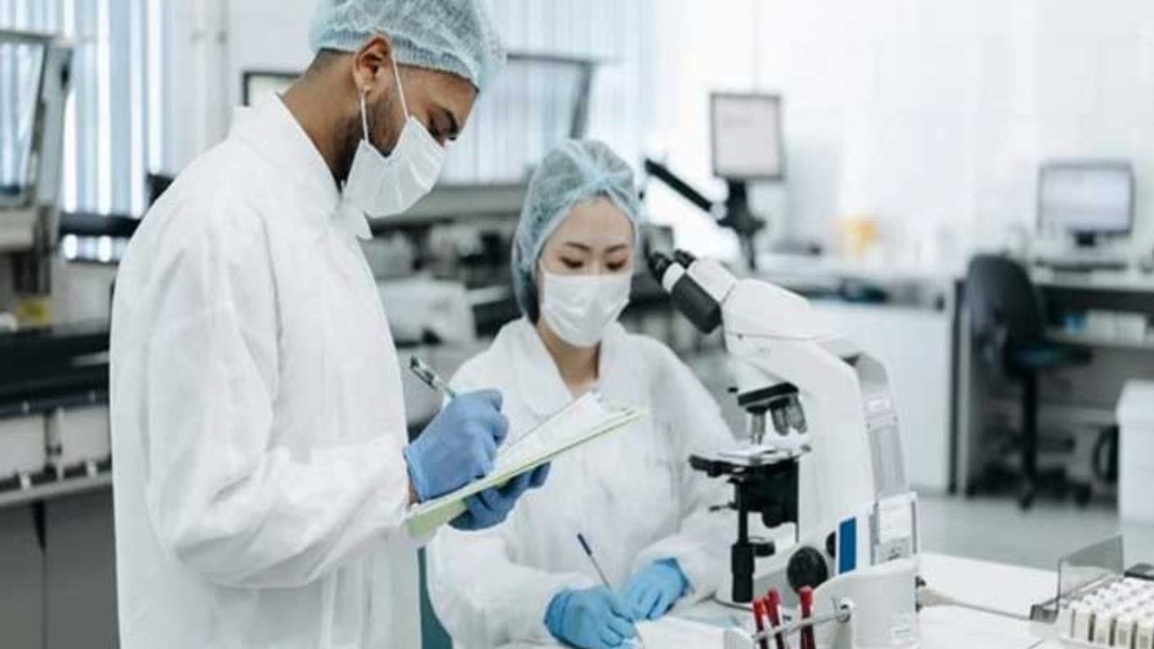 આ રહ્યા તેના ઉપાયો : તમારી આસપાસ સફાઈ રાખો, પાણીને ભરાવા ન દો, મચ્છરો અને વરસાદી કીડાથી અને માખીઓથી બચીને રહો, ફુલ સ્લીવના કપડાં પહેરવા.