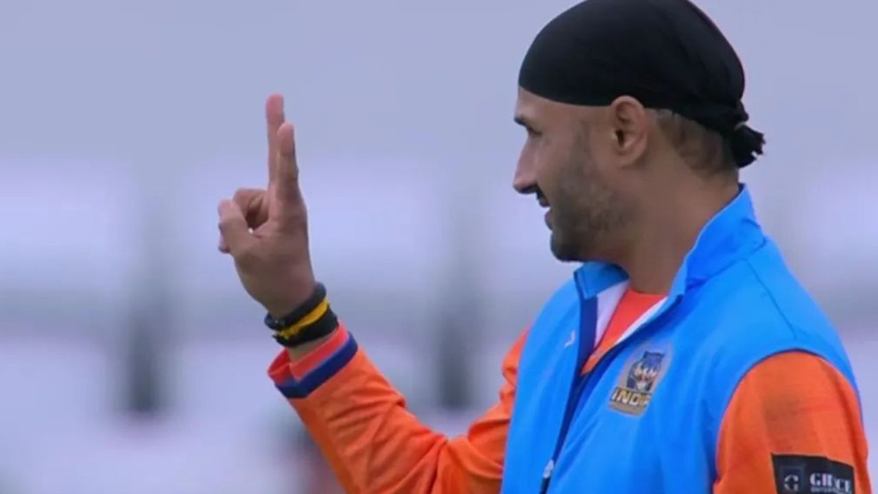 ડબલ્યુસીએલ 2024ની પહેલી સીઝનને લઈ ચાહકોમાં ખુબ રોમાંચ જોવા મળી રહ્યો છે.કારણ કે, અહિ જે ખેલાડીઓ વર્ષોથી ટીમ ઈન્ડિયા માટે રમતા હતા, તે રિટાયર થઈ આ લીગમાં રમતા જોવા મળી રહ્યા છે.