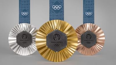 પેરિસ ઓલિમ્પિકમાં મેડલ જીતનાર એથ્લેટ્સને ગોલ્ડ, સિલ્વર અને બ્રોન્ઝ મેડલ, ઉપરાંત માસ્કોટ અને એક બોક્સ આપવામાં આવી રહ્યું છે. જે દરેક ઓલિમ્પિક ગેમ્સમાં આપવામાં આવે જ છે. પરંતુ મેડલ સિવાય તેમને કોઈ વધારાના રૂપિયા ભેટ તરીકે આપવામાં આવતા નથી.