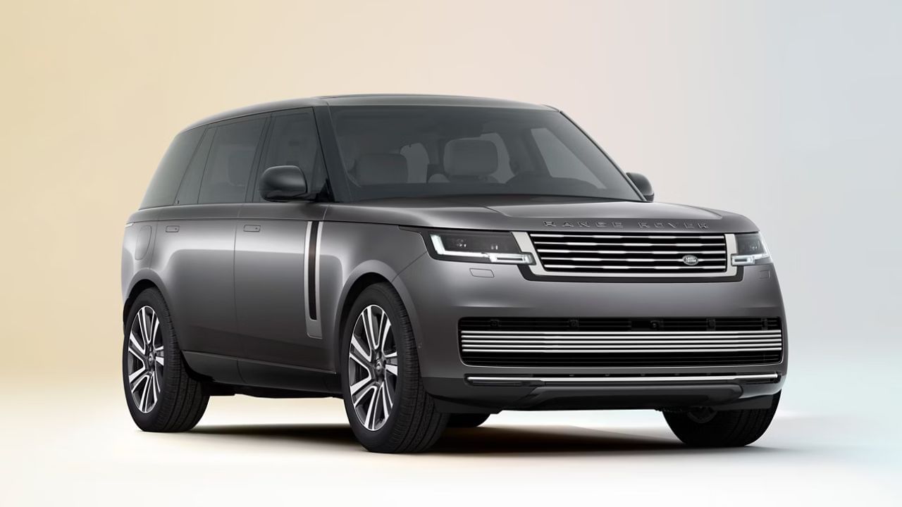 Range Rover Vogue : મીડિયા રિપોર્ટ્સ અનુસાર, અનંત અંબાણી-રાધિકા મર્ચન્ટ રેન્જ રોવર વોગની માલિકી ધરાવે છે. જેની શરૂઆતની કિંમત રૂ. 2.38 કરોડ (એક્સ-શોરૂમ) છે. આ કાર ત્રણેય વિકલ્પોમાં આવે છે - પેટ્રોલ, ડીઝલ અને હાઇબ્રિડ. (Image - Land Rover)