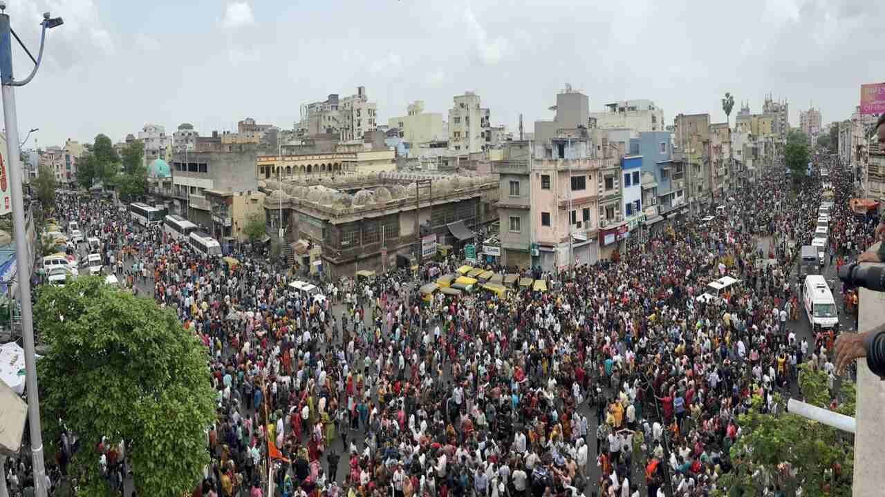 અષાઢી બીજના પાવન અવસરે આજે જગતના નાથ નગરચર્યાએ નીકળ્યા છે, ત્યારે નાથને વધાવવા માટે ભક્તોમાં અનેરો ઉત્સાહ જોવા મળ્યો. 