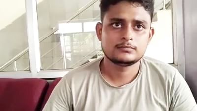 Vikas Dwivedi Snake Story: ઉત્તર પ્રદેશના વિકાસ દ્વિવેદી છેલ્લા 11 દિવસથી રાજસ્થાનના દૌસા જિલ્લામાં સ્થિત મહેંદીપુર બાલાજીના આશ્રયમાં છે અને પોતાના જીવના દુશ્મન બની ગયેલા સાપથી છૂટકારો મેળવવા માગે છે. ઉત્તર પ્રદેશના ફતેહપુર જિલ્લાના રહેવાસી વિકાસ દ્વિવેદી અપ્રિય ઘટનાઓથી મુક્તિ મેળવવા માટે બાલાજી મહારાજને પ્રાર્થના કરી રહ્યા છે. પરંતુ તેમ છતાં સોમવારે સાંજે 7.30 વાગ્યાના સુમારે વિકાસને ફરી એકવાર 8મી વખત સાપ કરડ્યો હતો.