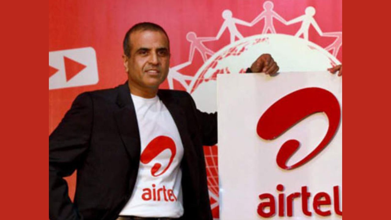 Airtel owner salary : એરટેલના વાર્ષિક અહેવાલ અનુસાર લગભગ ત્રણ વર્ષ પછી, નાણાકીય વર્ષ 2024માં કંપનીના ચેરમેન સુનીલ મિત્તલનો કુલ પગાર વધીને અંદાજે 32.27 કરોડ રૂપિયા થઈ ગયો છે. નાણાકીય વર્ષ 2022-23માં એરટેલના બોસનો પગાર અંદાજે રૂપિયા 16.72 કરોડ હતો. જે HR અને નોમિનેશન કમિટીના અગાઉના સુધારેલા નિર્ણયને અનુરૂપ હતો. (01 એપ્રિલ, 2020થી લાગુ).
