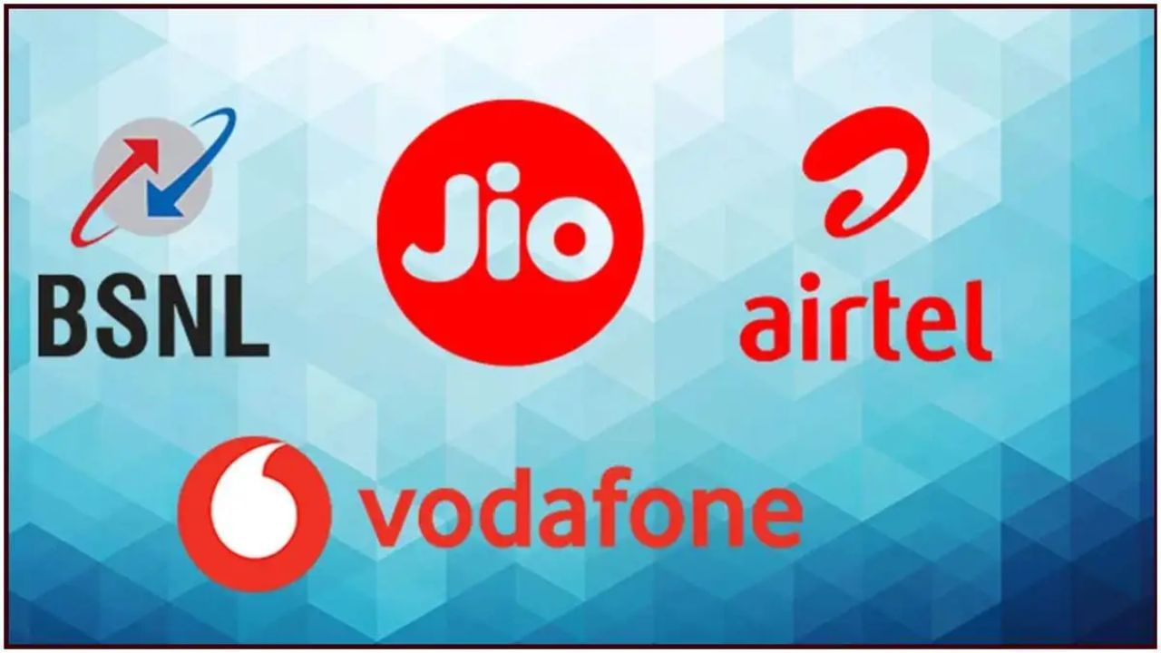 Jio, Airtel, Vi અને BSNL કંપનીઓ તેમના રિચાર્જ પ્લાન દ્વારા એકબીજા સાથે સ્પર્ધા કરી રહી છે. જો તમે લગભગ 1 મહિનાનો રિચાર્જ પ્લાન શોધી રહ્યા છો જે ઘણા ફાયદાઓ સાથે ઓછી કિંમતે આવે છે, તો ચાલો તમને Jio, Airtel, Vodafone Idea અને BSNLના સસ્તા પ્લાન વિશે જણાવીએ.