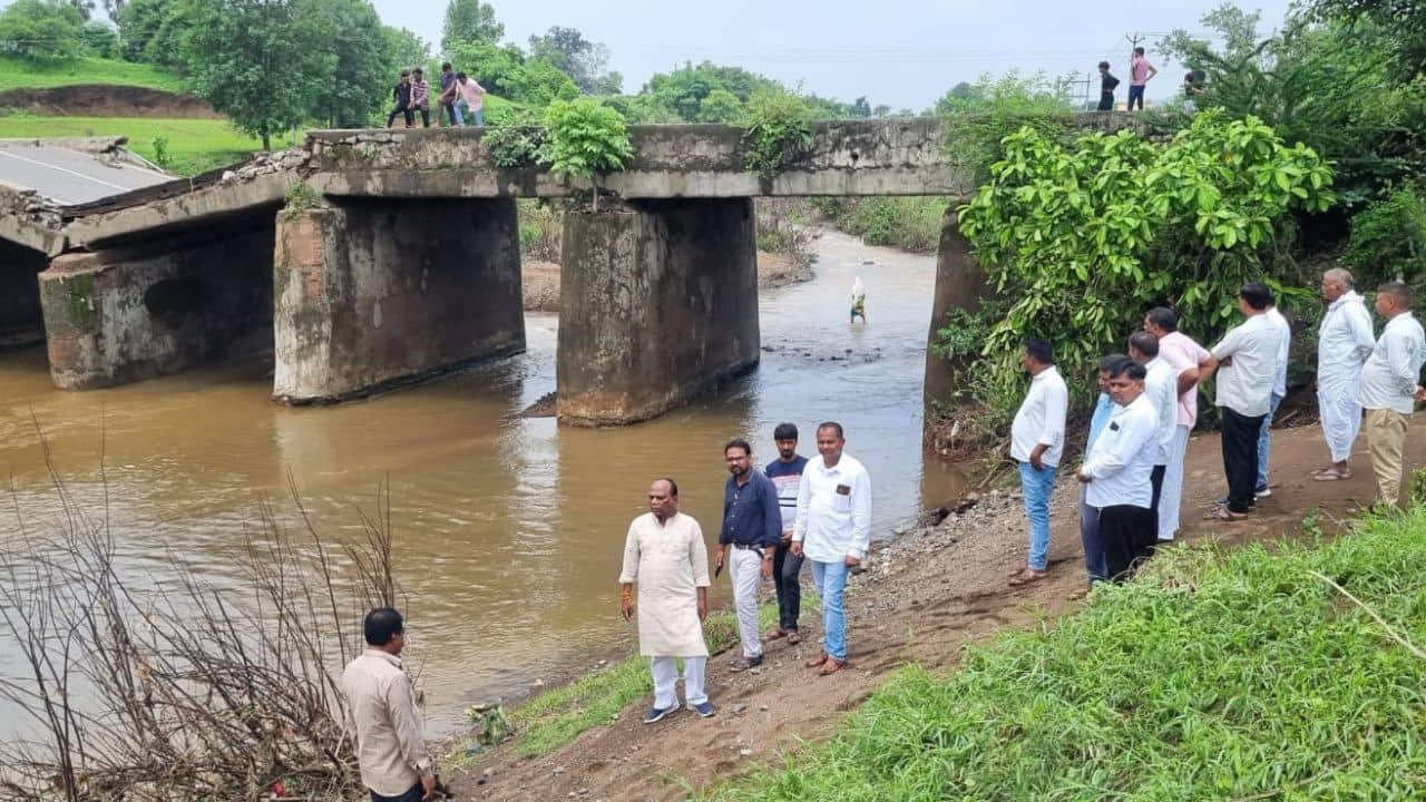 નર્મદા : ડેડીયાપાડામાં પુલ ધોવાય બાદ લોકોને પડતી હાલાકી વહેલી તકે દૂર કરવા સાંસદની રજૂઆત, જુઓ વીડિયો