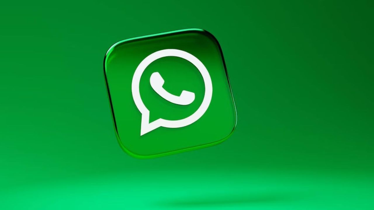 WhatsApp New Feature : Meta's WhatsApp એ વિશ્વમાં સૌથી વધુ ઉપયોગમાં લેવાતું સોશિયલ મીડિયા પ્લેટફોર્મ છે. યુઝર્સની સુવિધા માટે કંપની આ ઇન્સ્ટન્ટ મેસેજિંગ એપને સતત અપડેટ કરતી રહે છે. હવે એપને મજેદાર બનાવવા માટે એક નવું ફીચર આવી રહ્યું છે. આ ઇન્સ્ટાગ્રામના ડબલ ટેપ ફીચરની જેમ કામ કરશે. તમે WhatsApp પર ડબલ ટેપ પણ કરી શકશો. હાલમાં આ ફીચરનું ટેસ્ટિંગ ચાલી રહ્યું છે. ચાલો જાણીએ WhatsAppનું નવું ફીચર કેવી રીતે કામ કરશે?
