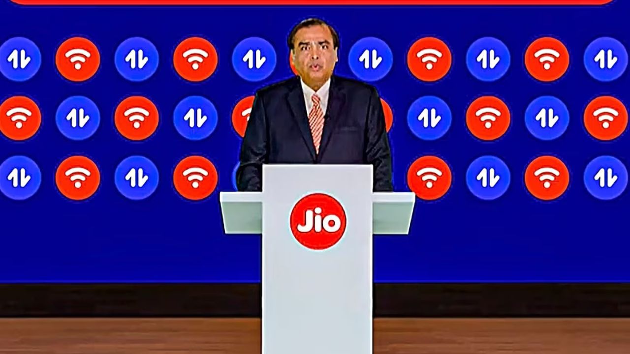 તે જ સમયે, આ પ્લાનમાં Jio TV, Jio Cloud અને Jio સિનેમાની ઍક્સેસ પણ સામેલ છે. 2GB દૈનિક મર્યાદા સમાપ્ત થયા પછી, ઇન્ટરનેટની ઝડપ ઘટીને 64 Kbps થઈ જશે.