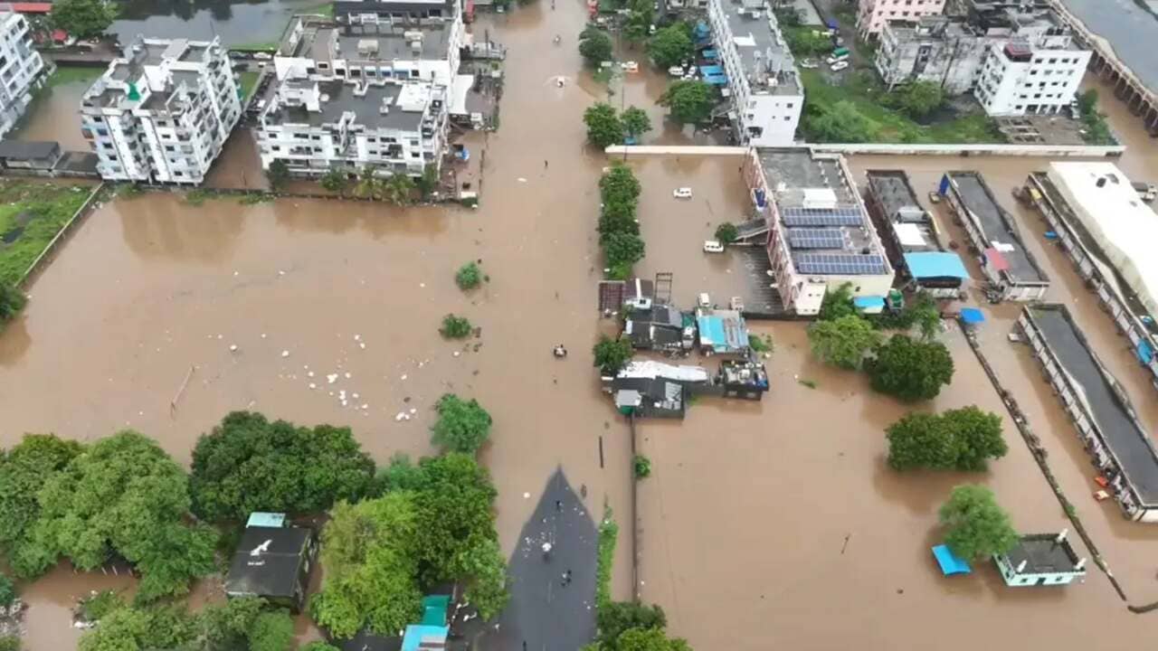 નવસારી: પૂર્ણા નદીના પૂરથી 1.5 લાખ લોકો પ્રભાવિત થયા, ઘરવખરી સહીત બધુંજ ગુમાવ્યું, જુઓ વીડિયો