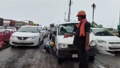 નવસારી : ચોમાસાની શરૂઆતમાં નેશનલ હાઇવે બિસ્માર બન્યો, વાહન ચાલકો પરેશાન, જુઓ વીડિયો