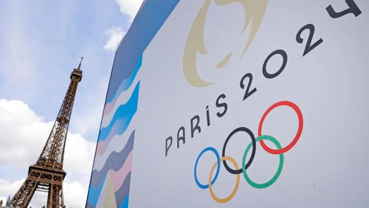 Paris Olympic 2024 Live Streaming : પેરિસ ઓલિમ્પિક્સ 2024નો ઉદઘાટન સમારોહ 26 જુલાઈ 2024ના રોજ ભારતીય સમય અનુસાર રાત્રે 11 વાગ્યાથી શરૂ થશે. ઇવેન્ટનું લાઇવ સ્ટ્રીમિંગ જોવા માટે, તમારે ફક્ત તમારા મોબાઇલ ફોનમાં Reliance Jio કંપનીની Jio Cinema એપ ડાઉનલોડ અને ઇન્સ્ટોલ કરવાની રહેશે. આ એપ તમને ગૂગલ પ્લે સ્ટોર અને એપલ એપ સ્ટોર પર સરળતાથી મળી જશે.
