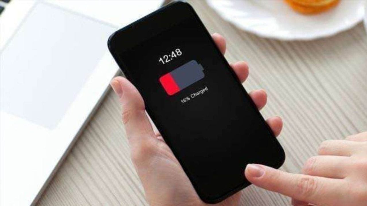 બેટરી ઝડપથી ખતમ થઈ જશે: માલવેર ઘણા કારણોસર તમારી બેટરીને ઝડપથી કાઢી શકે છે. જો કે, કેટલીકવાર ઓનલાઈન એક્ટિવિટીને કારણે ફોનની બેટરી ઝડપથી ખતમ થઈ જાય છે, પરંતુ જો તમે પ્રોસેસર ઈન્ટેન્સિવ ટાસ્ક નથી કરતા અને ફોન હજુ પણ ગરમ થઈ રહ્યો છે, તો તે તમારા ફોનમાં વાયરસ હોવાનો સંકેત છે.