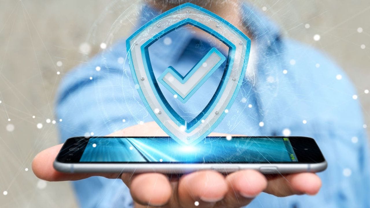 તમારા મોબાઈલમાં એપ્સની યાદી તપાસો. જો તમે એવી એપ જુઓ કે જે તમે ડાઉનલોડ કરી નથી, તો સંભવ છે કે તે માલવેર એપ છે. તેને તરત જ કાઢી નાખો.જો તમને લાગે કે તમારા ફોનમાં વાયરસ છે, તો એન્ટી-વાયરસ એપનો ઉપયોગ કરો. આમાં તમને વાયરસને સ્કેન કરવાનો વિકલ્પ મળશે, જેના દ્વારા તમે વાયરસને ઓળખી શકશો અને તેને ડિલીટ કરી શકશો.