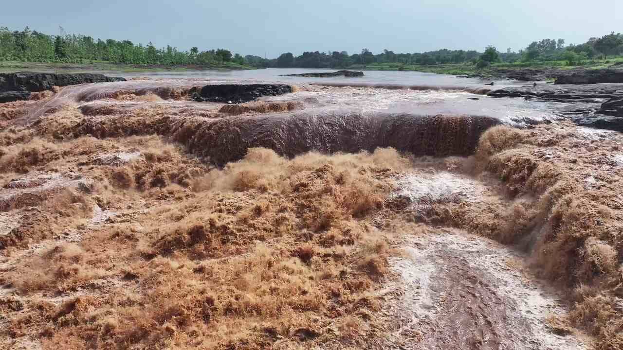 ભરૂચ વીડિયો : કરજણ નદીમાં જળસ્તર વધતા ધાણીખૂટ ધોધનું રૌદ્ર સ્વરૂપ જોવા મળ્યું, જુઓ ધોધના આકાશી દ્રશ્ય
