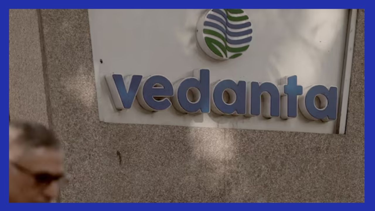 Vedanta Ltd ના શેરમાં જોરદાર ઉછાળો જોવા મળ્યો છે. વાસ્તવમાં ડિમર્જરને લઈને સમાચાર આવ્યા છે. દેશના બંને એક્સચેન્જ BSE અને NSEએ ડિમર્જરને મંજૂરી આપી દીધી છે.જોકે આજે એટલે કે 2-8-2022 ના શેરમાં ઘટાડો જોવા મળી રહ્યો છે. તમને જણાવી દઈએ કે મિનરલ્સ, એનર્જી અને ટેક્નોલોજીમાં કામ કરતી વેદાંત લિમિટેડ તેને છ કંપનીઓમાં વિભાજીત કરવાની યોજના બનાવી રહી છે.