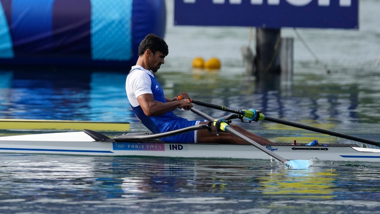 સેનામાં, તેની 6 ફૂટની ઊંચાઈને કારણે તેને રોઈંગ માટે લેવામાં આવ્યો હતો અને તેણે તેના પ્રથમ પ્રયાસમાં જ બટાલિયન રેગાટા જીતી હતી.