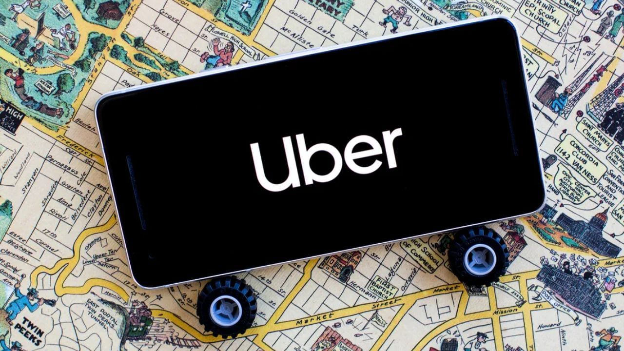 Uber Audio Recording feature : અહીં આપણે Uberના ઓડિયો રેકોર્ડિંગ ફીચર વિશે વાત કરીશું. કંપનીએ આ ફીચર મુસાફરોની સુરક્ષા માટે બનાવ્યું છે. આ સુવિધા દ્વારા મુસાફરોની સુરક્ષા વધુ સુનિશ્ચિત બને છે. ઉબેરની આ સુવિધા એ સુનિશ્ચિત કરે છે કે યાત્રી કોઈપણ ડર વિના આરામથી મુસાફરી કરે. જો તમે તમારી રાઈડ દરમિયાન સુરક્ષિત ન અનુભવતા હો, તો તમે હવે એપની અંદર તમારી રાઈડનો ઓડિયો રેકોર્ડ કરી શકો છો.
