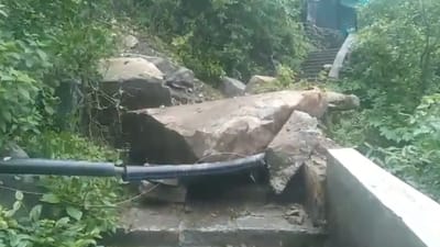 Junagadh News : ગિરનાર પર્વત પર 2100 પગથિયા પર શિલા ધસી, ભારે પવન સાથે વરસાદના કારણે બની ઘટના, જુઓ Video