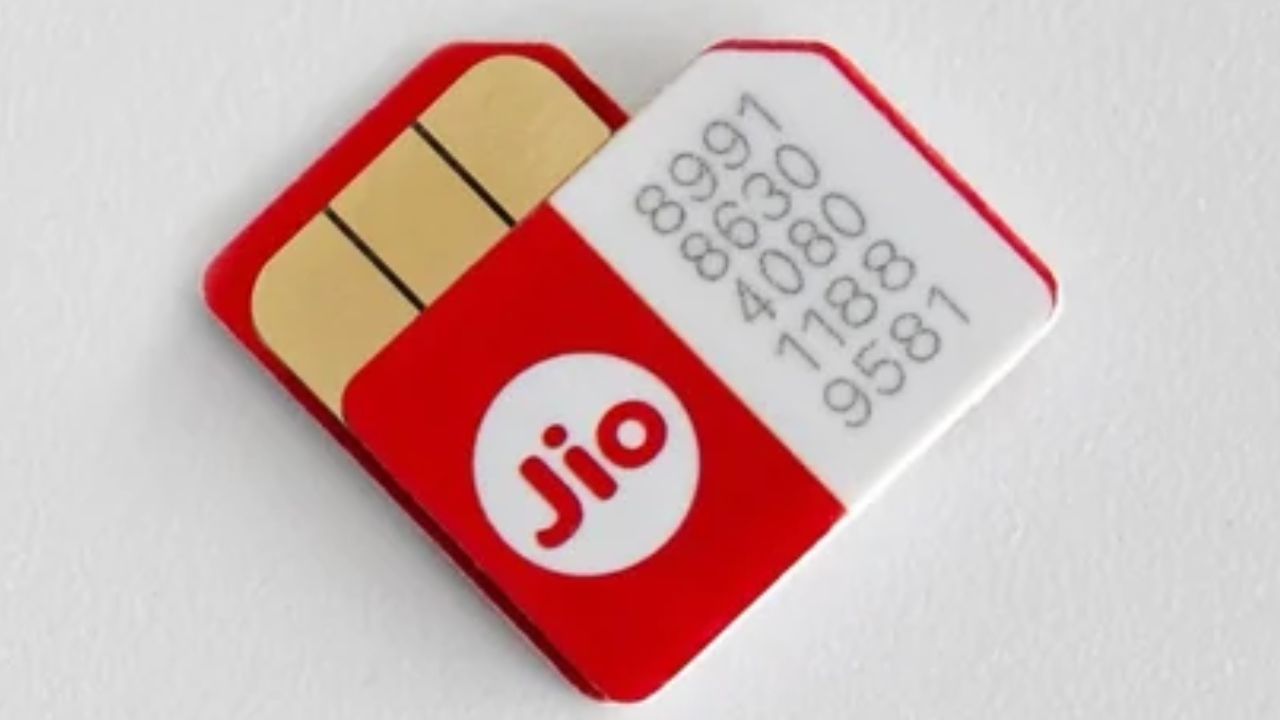 Jio Choice Number વેબસાઈટ દ્વારા...
વેબસાઇટ https://www.jio.com/selfcare/choice-number ની મુલાકાત લો. તમારો હાલનો JioPostpaid Plus નંબર દાખલ કરીને OTP દ્વારા ચકાસો. વેરિફિકેશન પછી તમે એક નવું પેજ જોશો જ્યાં તમે તમારા 4-6 અંકો, નામ અને પિન કોડ દાખલ કરી શકો છો. હવે તમે તમારા પિન કોડ અનુસાર ઉપલબ્ધ ફોન નંબરો જોશો. તમારી પસંદગીનો નંબર પસંદ કરો અને ચુકવણી કરો અને નવું સિમ કાર્ડ મેળવો.