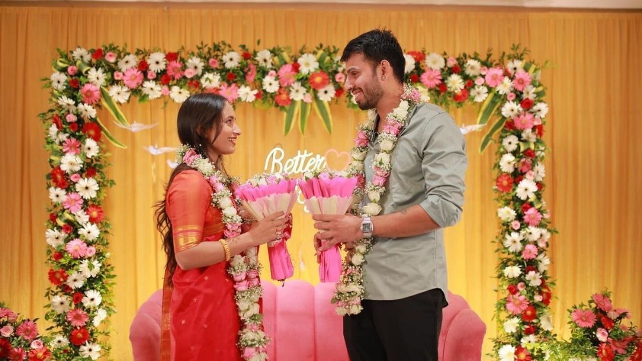 આ જાહેરાત બાદ ક્રિકેટ જગતથી જિતેશને શુભકામના પાઠવવામાં આવી રહી છે. કટેલાક ક્રિકેટરોએ સોશિયલ મીડિયા પર જિતેશ શર્માને સગાઈની શુભકામના પાઠવી છે.