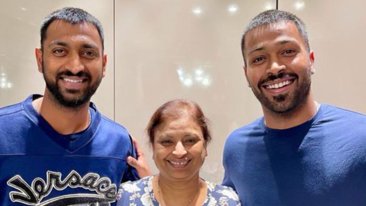 કૃણાલ પંડ્યા ઓલરાઉન્ડર છે જે ડાબા હાથે બેટિંગ કરે છે અને બોલિંગ કરે છે. તેણે નવેમ્બર 2018માં ભારતીય ક્રિકેટ ટીમ માટે આંતરરાષ્ટ્રીય ડેબ્યુ કર્યું હતુ. 2021માં, તેણે ODI ડેબ્યૂમાં સૌથી ઝડપી અડધી સદી ફટકારી હતી. 