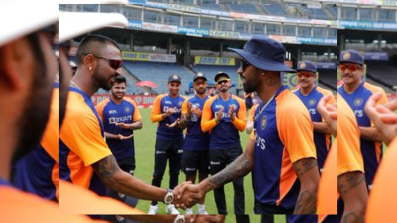 2022ની આઈપીએલ હરાજીમાં પંડ્યાને લખનૌ સુપર જાયન્ટ્સે ₹8.25 કરોડમાં ખરીદ્યો હતો.જાન્યુઆરી 2022માં કૃણાલ પંડ્યાનું ટ્વિટર એકાઉન્ટ હેક કરવામાં આવ્યું હતું, અને કથિત બિટકોઈન સ્કેમર તરફથી શંકાસ્પદ ટ્વીટ પોસ્ટ કરવામાં આવી હતી.