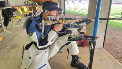 ઓલિમ્પિક ગેમ્સમાં શૂટિંગ સૌથી વધુ લાઈમલાઈટમાં રહેતી ગેમ્સમાં એક છે. શૂટિંગમાં અનેક ઈવેન્ટ્સ યોજાય છે. આ શૂટિંગ ગેમ્સમાં રાઈફલ કે પિસ્તોલનો ઉપયોગ થાય છે અને તેને ચલાવવા માટે ખાસ ટ્રેનિંગની સાથે સ્પેશિયલ કોસ્ચ્યુમ પણ જરૂરી હોય છે. આ ખાસ કોસ્ચ્યુમને 'શૂટિંગ ગિયર' કહેવામાં આવે છે.