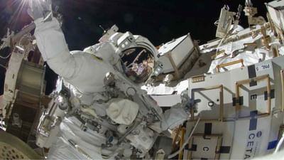 ભારતીય મૂળની અવકાશયાત્રી સુનિતા વિલિયમ્સ 9 મહિના પછી પૃથ્વી પર પરત ફરતાં પરિવાર ખુશ છે.ભારતીય મૂળના અવકાશયાત્રી સુનીતા વિલિયમ્સ છેલ્લા કેટલાક સમયથી અંતરિક્ષમાં ફસાયેલી છે. નાસા દ્વારા તેને અને તેના સાથી બુચ વિલ્મોરને પરત લાવવાનો પ્રયત્ન પણ કરવામાં આવી રહ્યો છે.