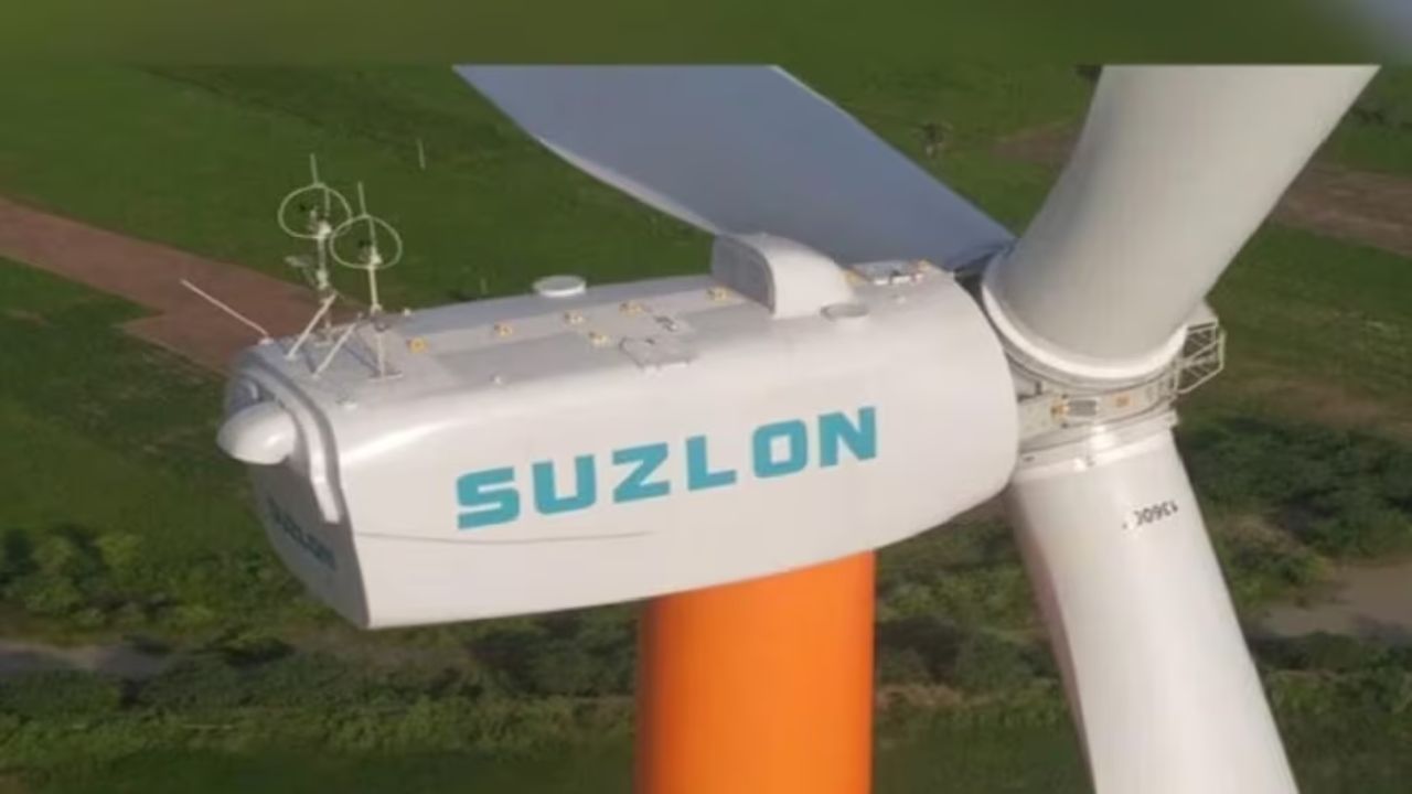 Suzlon Energy ના શેરમાં 1 ઓગસ્ટના રોજ થોડો ઘટાડો જોવા મળ્યો હતો, પરંતુ તે પહેલા કંપનીના શેરમાં સતત તેજી જોવા મળી રહી છે કારણ કે 29 જુલાઈના રોજ શેર રૂ. 62.68 પર ટ્રેડ થઈ રહ્યો હતો, જે 30 જુલાઈએ વધીને રૂ. 67.88 થઈ ગયો હતો. જુલાઈ 31, રૂ. 69.39 પર બંધ થતો જોવા મળ્યો હતો, જે દર્શાવે છે કે સુઝલોન એનર્જીનો સ્ટોક 29 જુલાઈથી 31 જુલાઈ સુધી 10.71% વધ્યો છે.