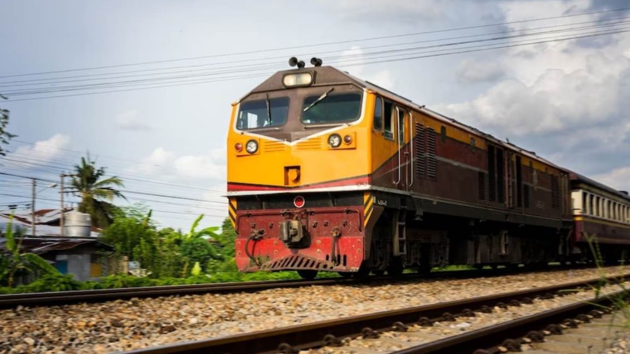 Vadodara Ahmedabad train