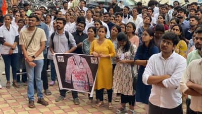 Vadodara : સયાજી હોસ્પિટલમાં રેસિડેન્ટ તબીબો હડતાળ પર ઉતર્યા, દર્દીઓને ધક્કોખાવાનો વારો આવ્યો, જુઓ Video