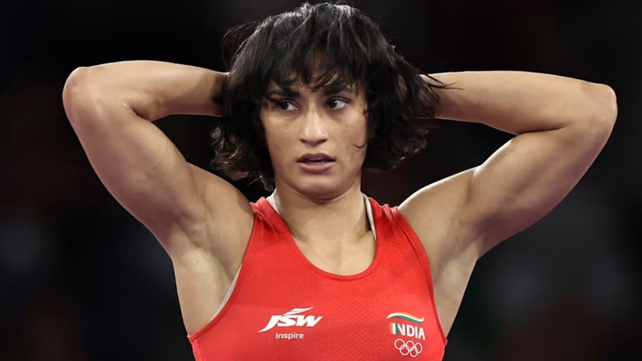 Phogat Vinesh : જે બન્યું તેનાથી વિનેશ ફોગાટ દુખી : વિનેશ ફોગાટના ટ્વીટથી સ્પષ્ટ થાય છે કે પેરિસ ઓલિમ્પિકમાં તેની સાથે જે થયું તેનાથી તે ખૂબ જ દુઃખી છે. અને, તેના પરિણામે તેણે નિવૃત્તિની જાહેરાત કરી છે. 
