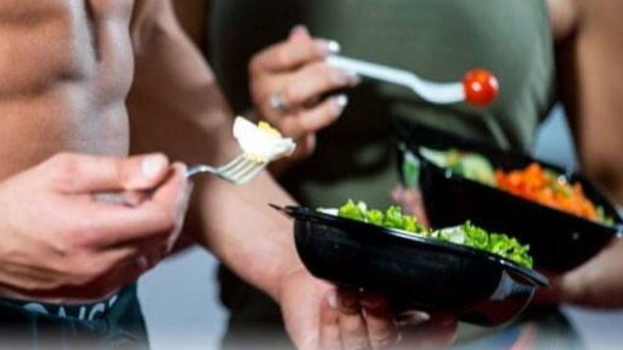 આવી સ્થિતિમાં, તેઓ ખૂબ જ ચિંતિત છે કે તેઓ ઝડપથી વજન વધારવા માટે શું કરી શકે છે. કેવી રીતે ઝડપથી વજન વધારી શકે છે . તમને જણાવી દઈએ કે વજન વધારવા માટે કોઈ શોર્ટકટ નથી. જો કે, તમારા આહારમાં કેટલીક આરોગ્યપ્રદ વસ્તુઓનો સમાવેશ કરીએ તો વજન ઝડપથી વધી શકે છે. તેના માટે આ ફુડ કોમ્બિનેશન બેસ્ટ છે જેનાથી જલદી વજન વધારવામાં મદદ મળશે.