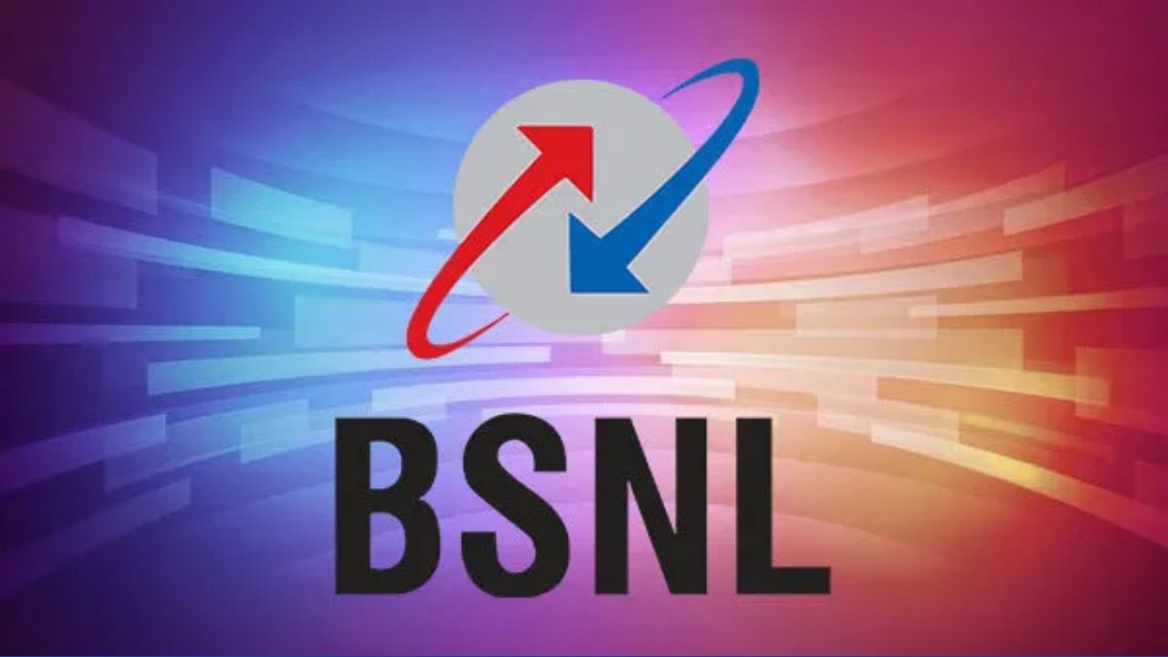 BSNL રૂ. 979ના પ્લાન પણ સાથે ઓફર કરે છે તમે કોઈપણ નેટવર્કમાં 300 દિવસ સુધી અમર્યાદિત ફ્રી કૉલિંગ કરી શકો છો. ત્યારે એક જ વારમાં વારંવાર રિચાર્જ પ્લાન લેવાની ઝંઝટમાંથી મુક્ત મળશે. આ પ્લાન એવા વપરાશકર્તાઓ માટે પણ સૌથી વધુ સસ્તું છે જેમને વધુ ડેટાની જરૂર છે. BSNL તેના ગ્રાહકોને પ્લાનના પ્રથમ 60 દિવસ માટે દરરોજ 2GB ડેટા ઓફર કરે છે. ડેટાની જેમ, તમને પ્રથમ 60 દિવસ માટે દરરોજ 100 મફત SMS પણ આપવામાં આવે છે.