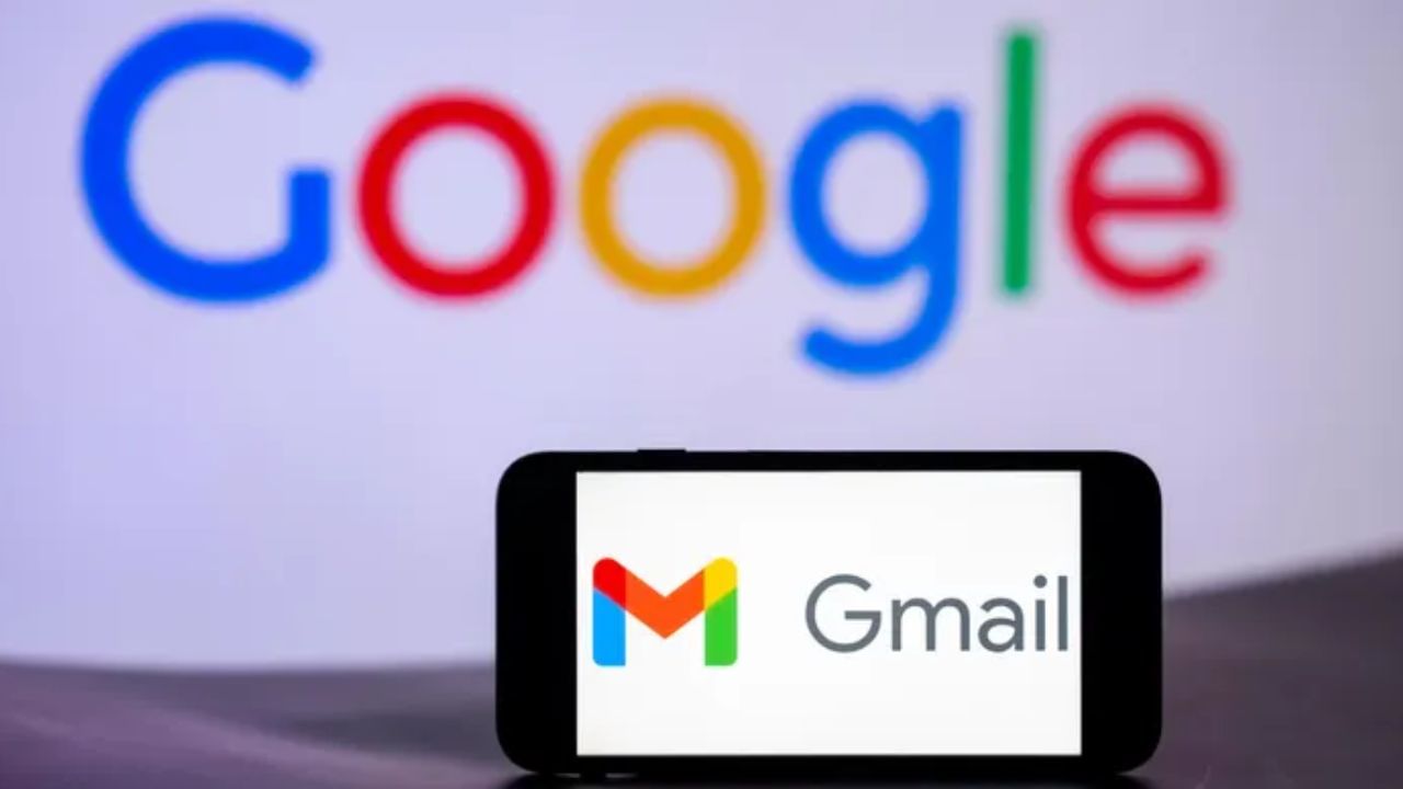 શું બીજું કોઈ Gmail એકાઉન્ટ ચલાવી રહ્યું છે? : જો તમે એ જાણવા માગો છો કે તમારું જીમેલ એકાઉન્ટ અન્ય કોઈ ચલાવી રહ્યું છે કે નહીં, તો તે શોધવું મુશ્કેલ નથી. તમે સરળતાથી ચેક કરી શકો છો કે તમારા સિવાય તમારું Gmail ID કોણ કંટ્રેલ કરી રહ્યું છે. આ માટે તમારે ફક્ત તમારું Gmail એકાઉન્ટ ખોલવાનું રહેશે. હવે પ્રોફાઇલ આઇકોન પર ક્લિક કરો જ્યાં તમારો ફોટો બતાવવામાં આવી રહ્યો છે.
