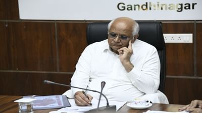 ગુજરાતમાં ખાનગી પ્રેકટિસ વિનાના કરાર આધારિત સરકારી તજજ્ઞ તબીબોનો પગાર વધારીને 1.30 લાખ કરાયો