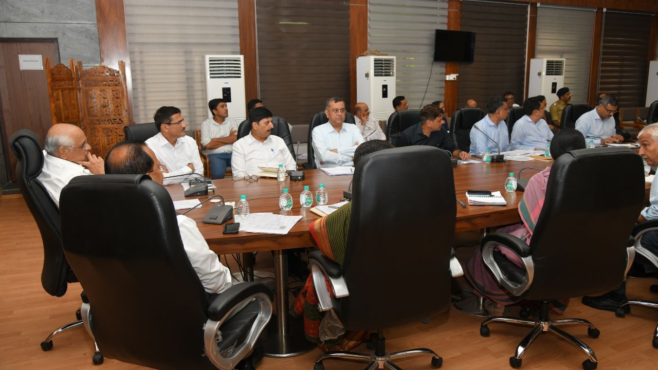 heavy rain CM Bhupendra Patel held conference Emergency Operation Center (1)