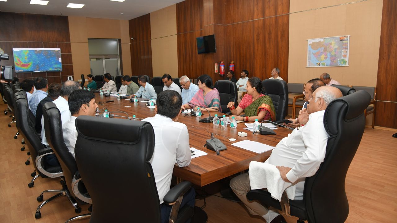 heavy rain CM Bhupendra Patel held conference Emergency Operation Center (3)