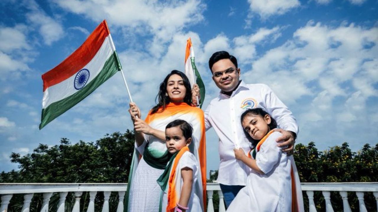  ફેબ્રુઆરી 2015માં શાહે રિશિતા પટેલ સાથે પરંપરાગત ગુજરાતી વિધિથી લગ્ન કર્યા. આ લગ્નમાં વડા પ્રધાન નરેન્દ્ર મોદી અને અન્ય નેતાઓ હાજર રહ્યા હતા. જય શાહ 2 દિકરીઓના પિતા છે.