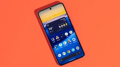 સ્માર્ટફોન આજના સમયમાં ખૂબ જ મહત્વપૂર્ણ સાધન બની ગયું છે. કોઈને તે મનોરંજન આપે છે, કેટલાકને જ્ઞાન આપે છે અને કેટલાકને રોજગાર આપે છે. આના વિના આજે કોઈ કામ થઈ શકતું નથી. ત્યારે દરેક વ્યક્તિ ઈચ્છે છે કે તે એકવાર સારો ફોન ખરીદે તો તે લાંબા સમય સુધી ચાલે.