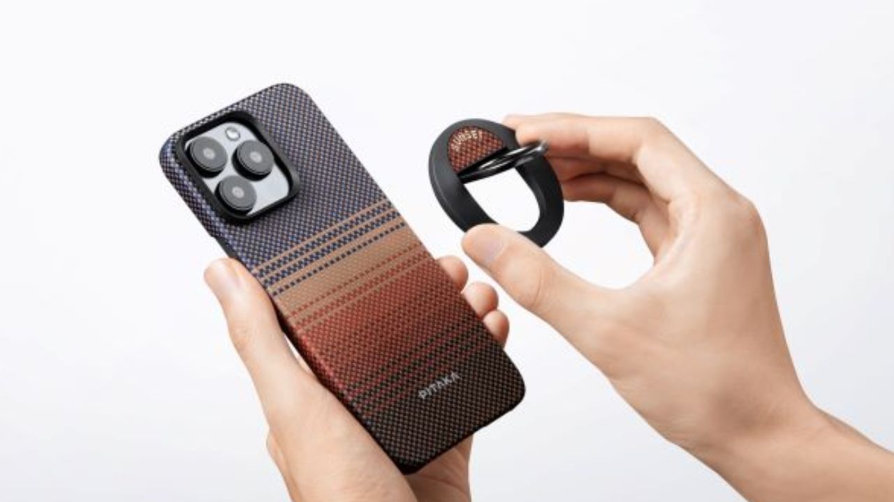 મેગ્નેટિક અને ઈલેક્ટ્રોનિક્સ ફીલ્ડથી બચાવો : ફોનને ચુંબક વાળી વસ્તુ અને જ્યાં વધુ પાવર આવતો હોય તેવા ઈલેક્ટ્રોનિક ક્ષેત્રોથી દૂર રાખો, કારણ કે આ ફોનની આંતરિક સર્કિટરીને નુકસાન પહોંચાડી શકે છે. તેમજ મોબાઈલ ફોનને ચુંબકવાળી જગ્યા પરથી પણ દૂર કરો નહીં તો તે જલદી તમારો ફોન ખરાબ કરી દેશે.