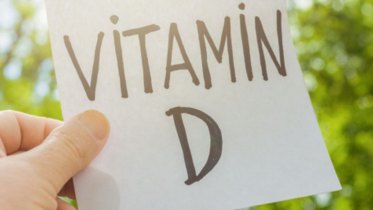 Vitamin D : હાડકાંને મજબૂત કરવા માટે શરીરમાં વિટામિન ડી ખૂબ જ જરૂરી છે. કેલ્શિયમને શોષવા માટે આ જરૂરી છે. શરીરમાં વિટામિન ડીની ઉણપથી થાક અને વધુ પડતી ઊંઘ જેવી સમસ્યાઓ થઈ શકે છે. જો આ વિટામિનની ઉણપ હોય તો તેને પૂરી કરવાનો પ્રયાસ કરો.
