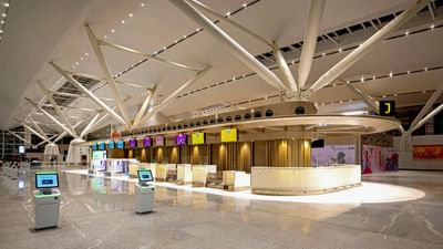 દિલ્હીના ઇન્દિરા ગાંધી ઇન્ટરનેશનલ એરપોર્ટ પર ટૂંક સમયમાં એર ટ્રેનની સુવિધા શરૂ થવા જઈ રહી છે. ત્યારે આ એર ટ્રેન શું છે અને આ સુવિધાનો લાભ કોણ મેળવી શકશે ?