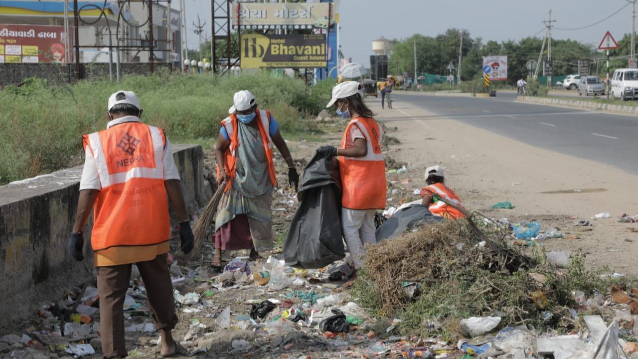 Ambaji Padayatra route 73 tonnes garbage collection (1)