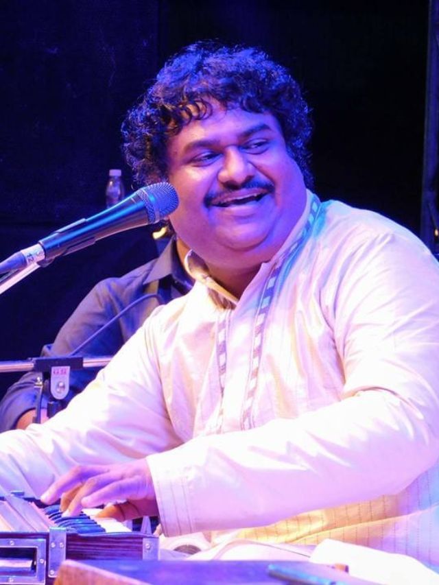 Em Navratri, as canções do cantor Gujarati Osman Mir rimam