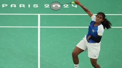 તુલસીમતી મુરુગેસને પેરિસ પેરાલિમ્પિક્સમાં પોતાના શાનદાર પ્રદર્શનથી ઈતિહાસ રચ્યો હતો. તુલસીમતી મુરુગેસન દેશ માટે સિલ્વર મેડલ જીતનારી ભારતની પ્રથમ મહિલા પેરા-બેડમિન્ટન ખેલાડી છે. પેરાલિમ્પિક્સમાં કોઈપણ ભારતીય મહિલા પેરા-બેડમિન્ટન ખેલાડીનું આ સર્વશ્રેષ્ઠ પ્રદર્શન છે.