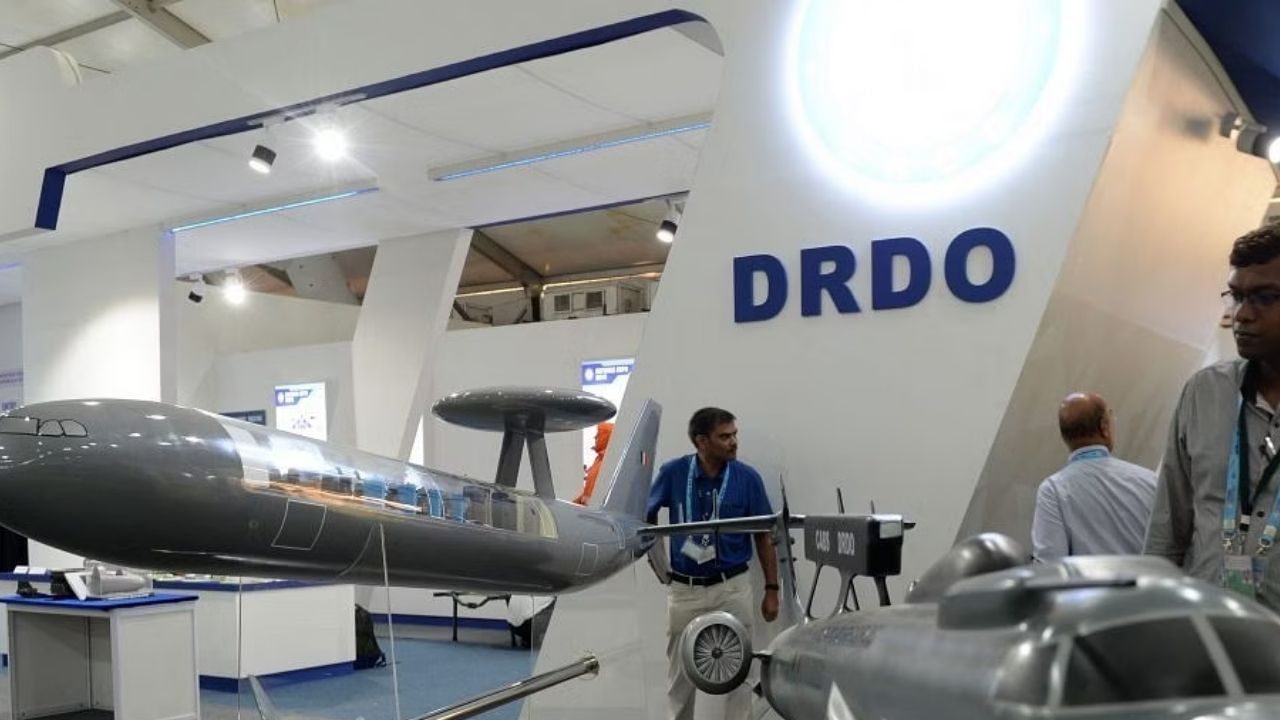 DRDO Vacancy 2024 : (1) ગ્રેજ્યુએટ એપ્રેન્ટિસ માટે ECE, EEE, CSE, મિકેનિકલ, કેમિકલમાં BE/B.Tech (2) ડિપ્લોમા ઇન ECE, EEE, CSE, મિકેનિકલ, કેમિકલ ફોર ટેકનિશિયન એપ્રેન્ટિસ (ડિપ્લોમા) (3) ફિટર, વેલ્ડર, ટર્નર, મશીનિસ્ટ, મિકેનિક-ડીઝલ, ઇલેક્ટ્રોનિક્સ-મેકેનિક, ઇલેક્ટ્રિશિયન અને COPA (કમ્પ્યુટર ઓપરેટર અને પ્રોગ્રામિંગ આસિસ્ટન્ટ) માટે ટ્રેડ એપ્રેન્ટિસ ITI પાસ આઉટ (NCVT/SCVT જોડાણ).
