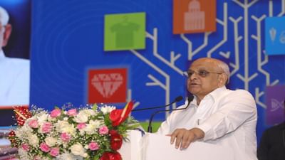 સુરત અને તેની આસપાસના નવસારી, ભરૂચ, ડાંગ, તાપી તથા વલસાડ એમ 6 જિલ્લાઓના બનેલા ‘સુરત ઈકોનોમિક રિજીયન’ના મહત્વાકાંક્ષી 'ઈકોનોમિક ડેવલપમેન્ટ પ્લાન'નું સુરતથી લોન્ચીંગ કરતા મુખ્યમંત્રી ભૂપેન્દ્ર પટેલે સ્પષ્ટપણે જણાવ્યું કે, ભાવિ વિકાસનો માસ્ટર પ્લાન માત્ર એક ડોક્યુમેન્ટ નથી, પણ રાજ્યના છ જિલ્લાઓના ઈકોનોમિક લેન્ડસ્કેપમાં મોટું પરિવર્તન લાવી શકે એવું કમિટમેન્ટ છે. જેમાં વિકાસના પાયા સમાન સસ્ટેનેબલ એગ્રીકલ્ચર, રિયલ એસ્ટેટ, ટુરિઝમ, આઇ.ટી., લોજિસ્ટિક્સ વગેરે સેક્ટરના વિકાસની સંભાવનાઓ પણ ઉજાગર થઈ છે.