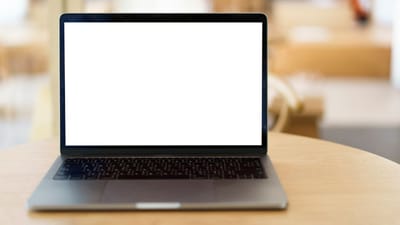 જો તમે લાંબા સમયથી લેપટોપનો ઉપયોગ કરી રહ્યા છો તો લેપટોપની સ્પીડને લઈને તમે પણ ક્યારેક પરેશાનીનો સામનો કરવો પડ્યો હશે. ત્યારે આજે અમે તમારી આ જ પરેશાનીને દૂર કરવા કેટલીક ટિપ્સ આપવા જઈ રહ્યા છીએ, જેની મદદથી તમારા લેપટોપની સ્પીડ વધી શકે છે. એક સારુ ગેજેટ હોવાને કારણે  લેપટોપ તમારા માટે ખૂબ જ મદદરૂપ સાબિત થશે. આજે અમે તમને કેટલીક સરળ ટ્રિક જણાવીશું જેની મદદથી તમારુ જૂનામાં જૂનું લેપટોપ પણ સુપર ફાસ્ટ કામ કરવા લાગશે. (ફોટો ક્રેડિટ-Getty Image)