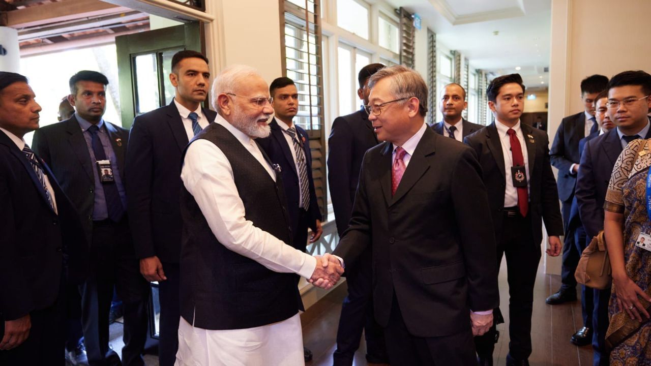 pm modi meets business leaders singapore for investment (2)